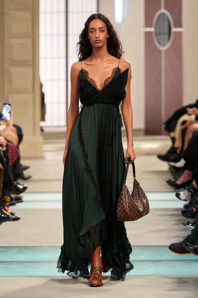 Look 49